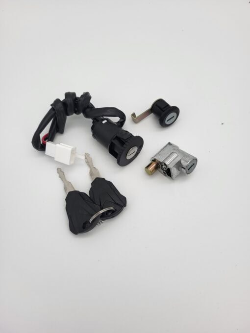 1 Set bestehend aus Lenkerschloss + Zündschloss und Schloss Batteriekasten mit 2 Schlüsseln